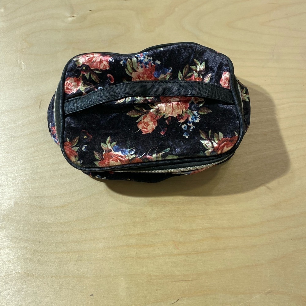 Under One Sky Floral Velvet Women's Cosmetic Bag (MG)